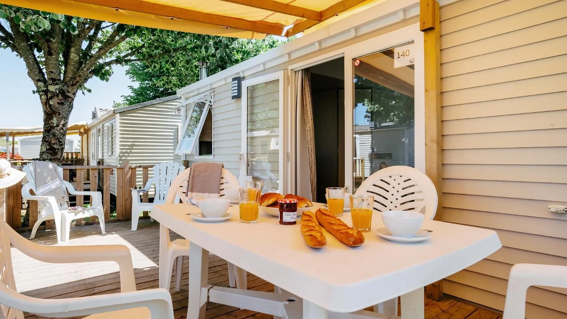 Camping Chateau De Galaure Chateauneuf-de-Galaure