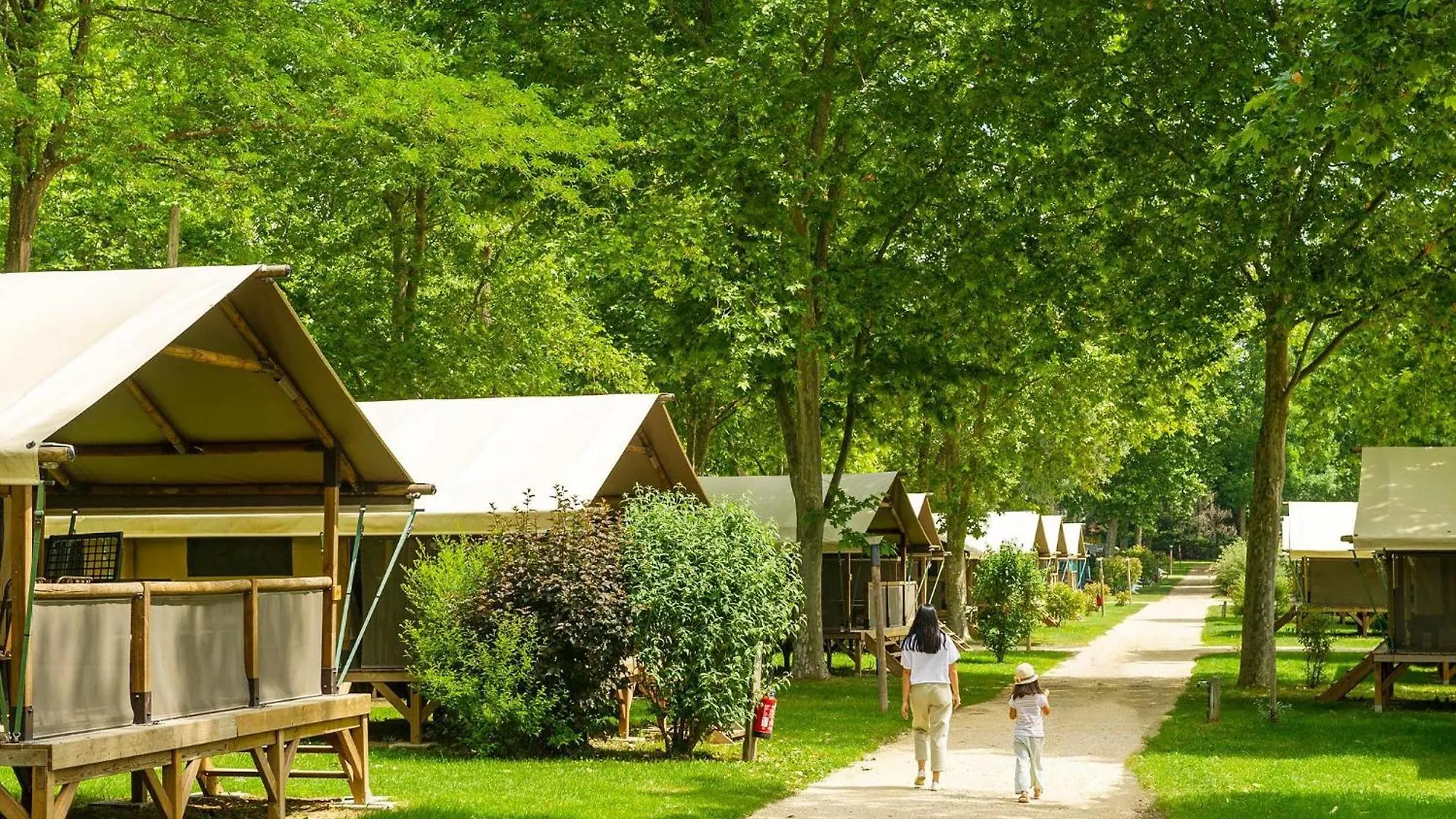 Camping Chateau De Galaure Chateauneuf-de-Galaure Campsite